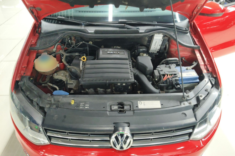 大众 Polo 2014款 1.6L 自动豪华版机舱底盘24