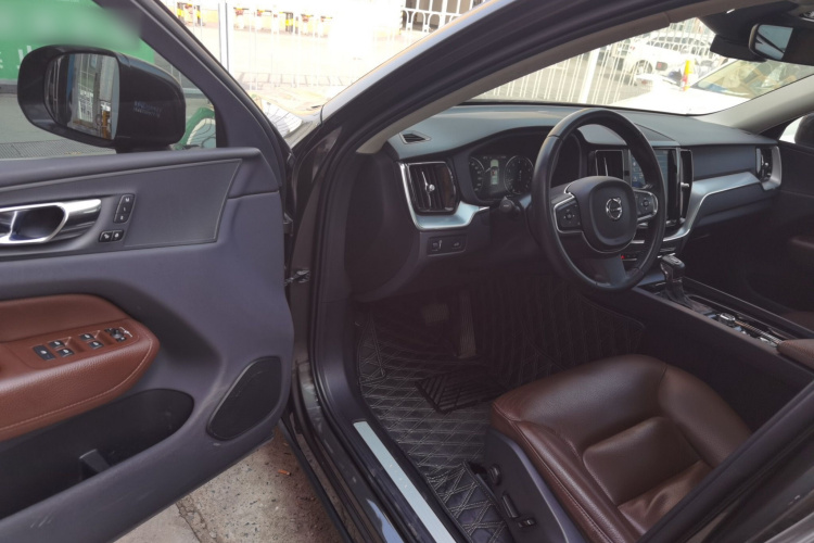 沃尔沃XC60 2019款 T5 四驱智远版 国VI中控内饰20