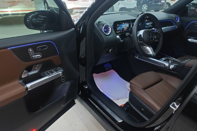 奔驰GLB 2025款 GLB 220 时尚型中控内饰7003