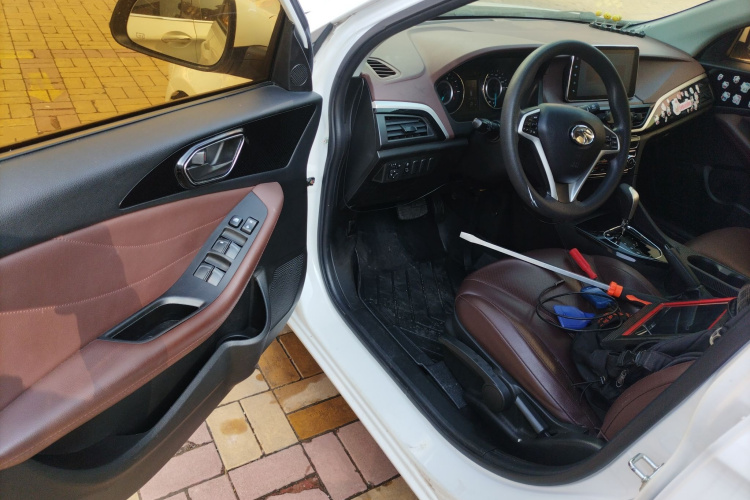 东南A5翼舞 2019款 1.5L CVT尊贵版 国V中控内饰7003