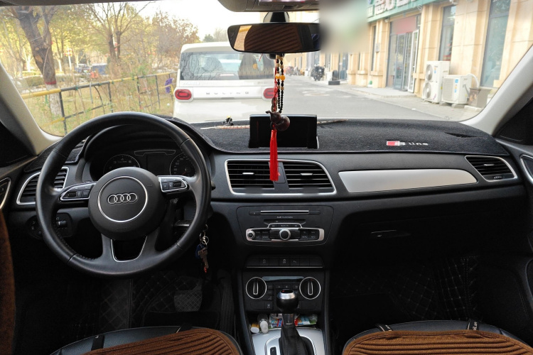 奥迪Q3 2018款 30 TFSI 时尚型典藏版中控内饰7002