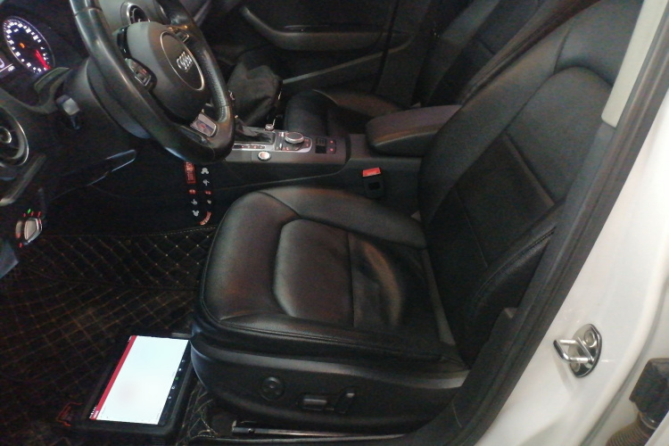 奥迪A3 2015款 Limousine 35 TFSI 百万纪念智领型中控内饰19