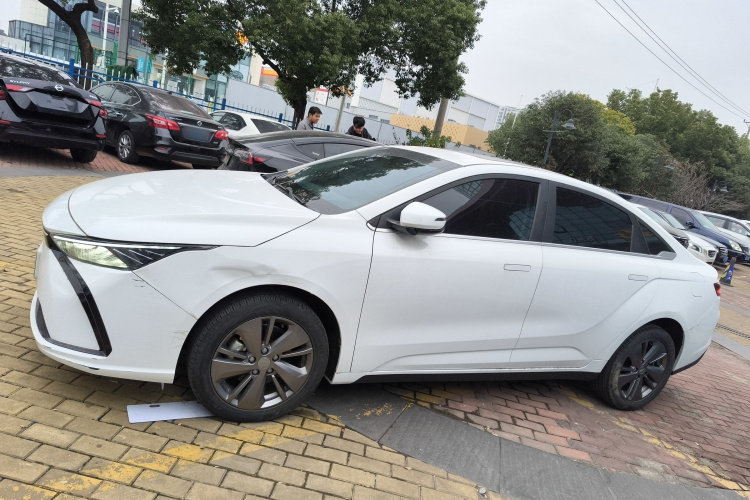 吉利几何G6 2022款 480 新享型车身外观4