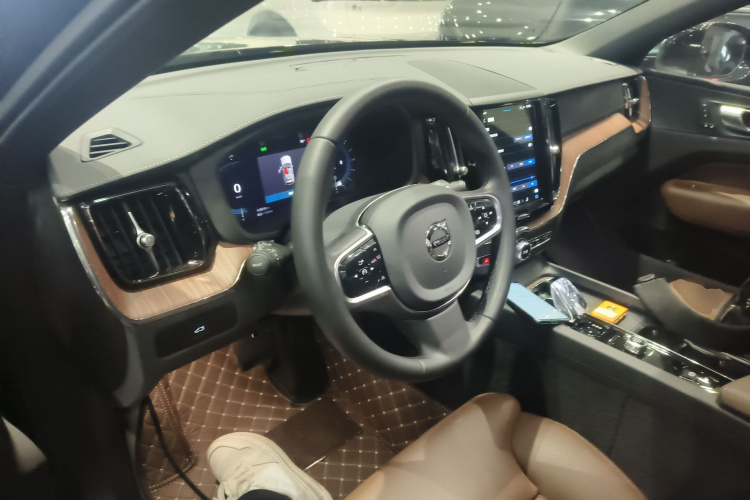 沃尔沃XC60 2025款 B5 四驱智远豪华版中控内饰7002