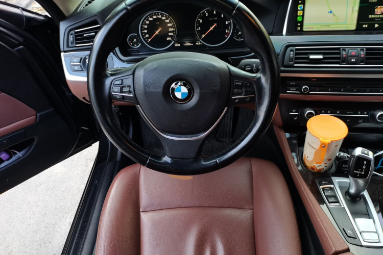 宝马5系 2017款 528Li 领先型中控内饰13