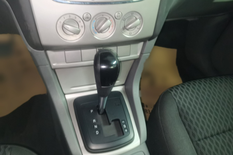 福特 福克斯 2012款 两厢经典 1.8L 自动基本型局部细节18