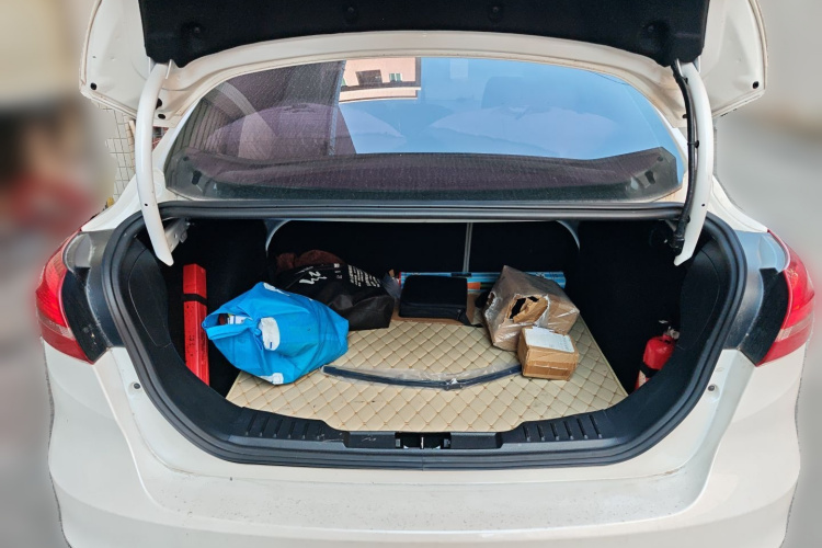 福特 福克斯 2018款 三厢经典 1.6L 自动舒适型智行版局部细节23