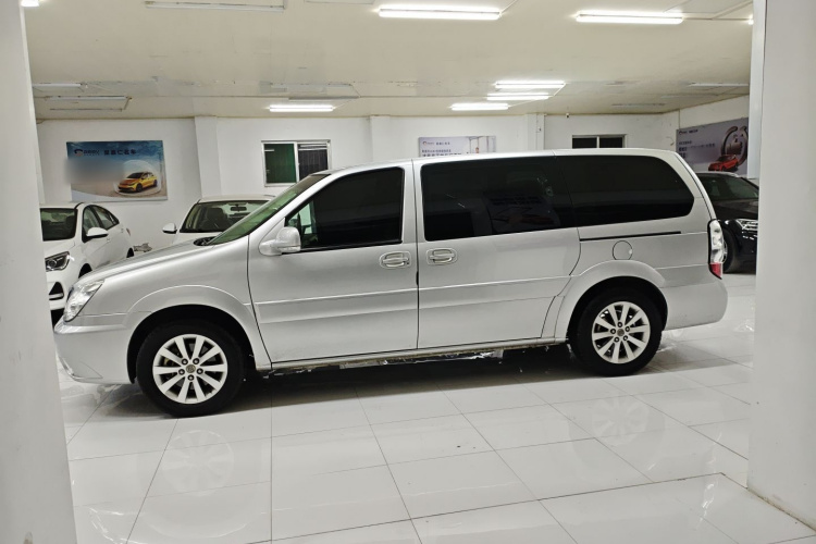 别克GL8 2014款 2.4L 经典版车身外观4