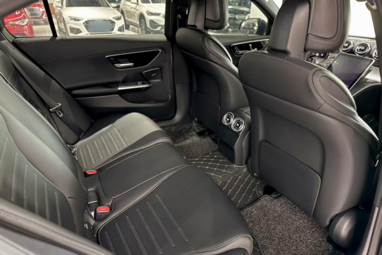 奔驰C级 2022款 C 260 L 运动版中控内饰7009