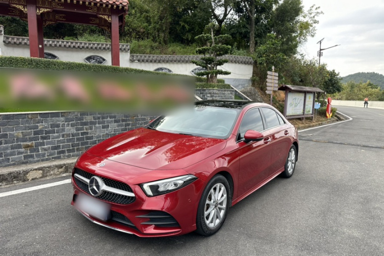 奔驰A级 2020款 A 200 L 运动轿车车身外观1