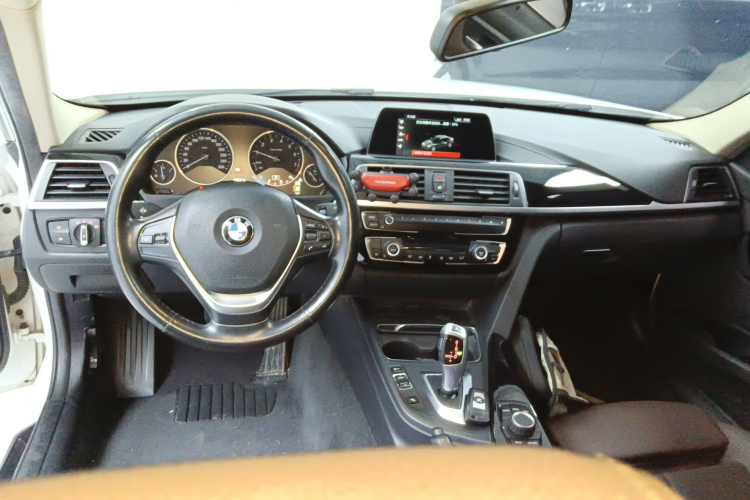 宝马3系 2018款 320Li 时尚型中控内饰12