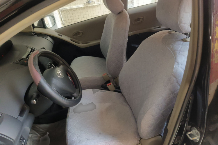 丰田 雅力士 2011款 1.6E 自动魅动版局部细节19