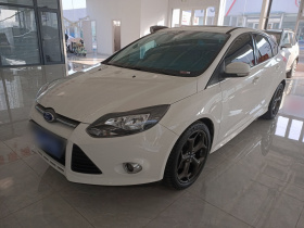 福特 福克斯 2012款 两厢 2.0L 手动豪华运动型