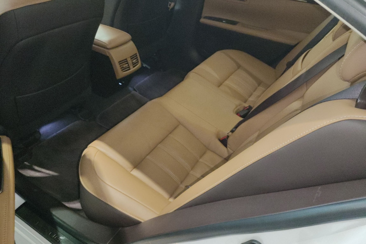 雷克萨斯ES 2015款 200 精英版中控内饰21