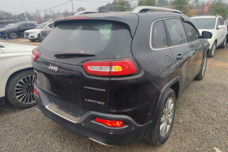 Jeep 自由光 2016款 2.4L 优越版车身外观7