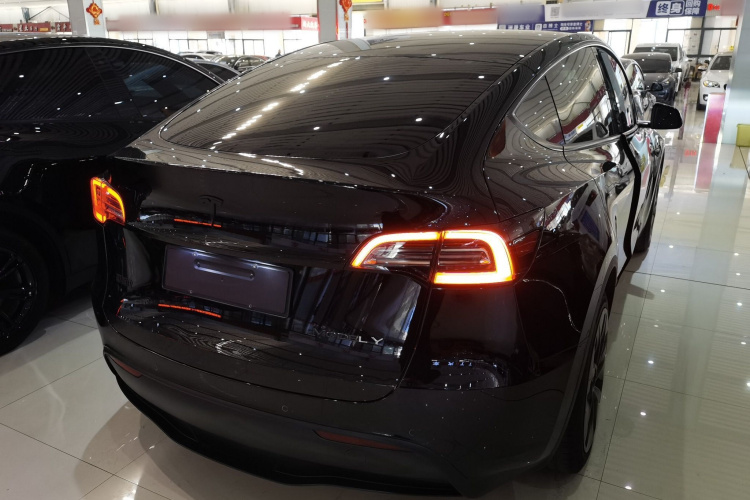 特斯拉 Model Y 2022款 改款 后轮驱动版车身外观7