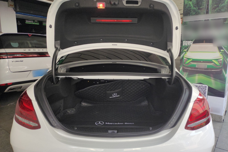 奔驰C级 2018款 C 200 L 运动版局部细节23