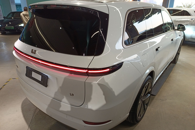 理想汽车 理想L9 2025款 Ultra 智能焕新版车身外观7