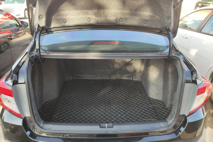 本田 凌派 2019款 180Turbo CVT舒适版 国VI机舱底盘23