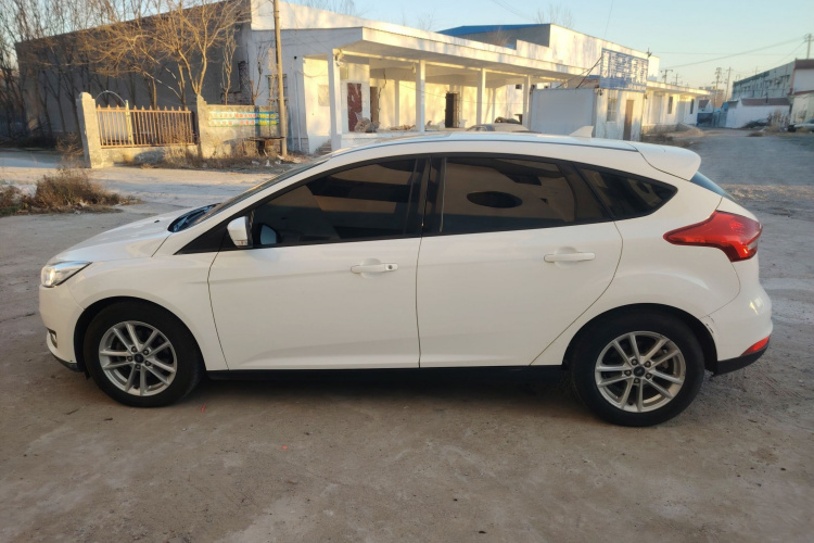 福特 福克斯 2018款 两厢经典 1.6L 自动风尚型智行版车身外观4