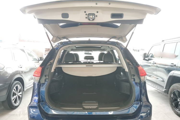 日产 奇骏 2017款 2.0L CVT舒适版 2WD机舱底盘23