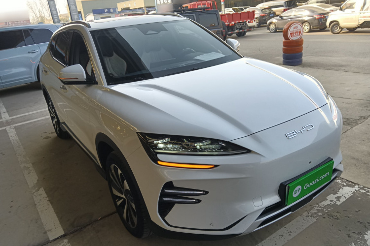 比亚迪 宋PLUS新能源 2023款 冠军版 EV 520KM 旗舰型车身外观3