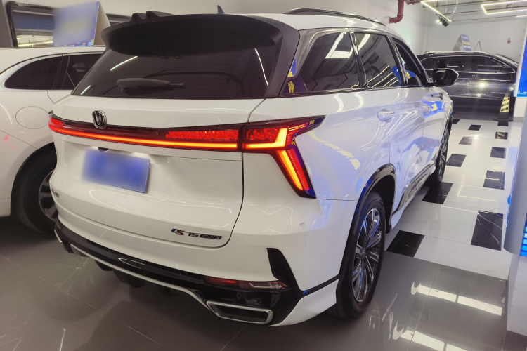 长安CS75 PLUS 2023款 第三代 1.5T 自动尊贵型车身外观7