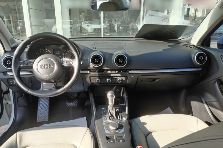 奥迪A3 2016款 Limousine 35 TFSI 领英型中控内饰7003