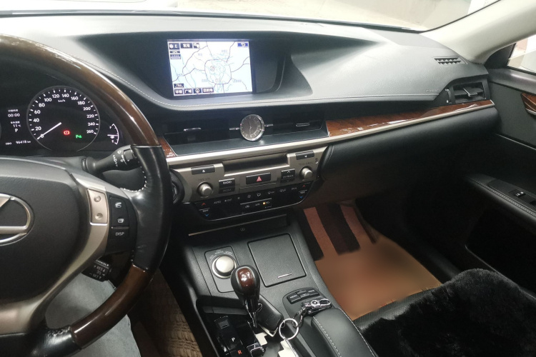 雷克萨斯ES 2014款 250 典雅版局部细节16