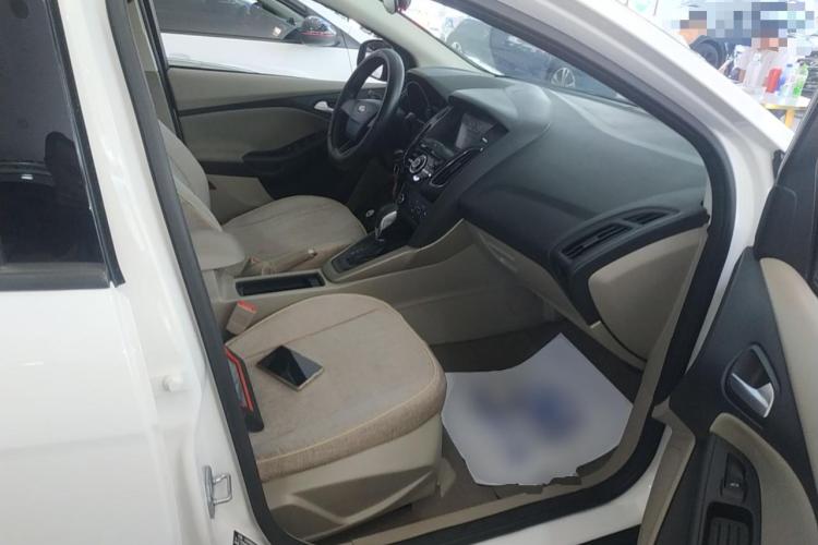 福特 福克斯 2017款 三厢 1.6L 自动舒适型智行版中控内饰41