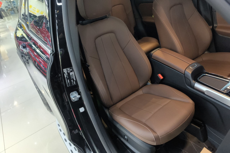 奔驰GLB 2025款 GLB 220 动感型局部细节41