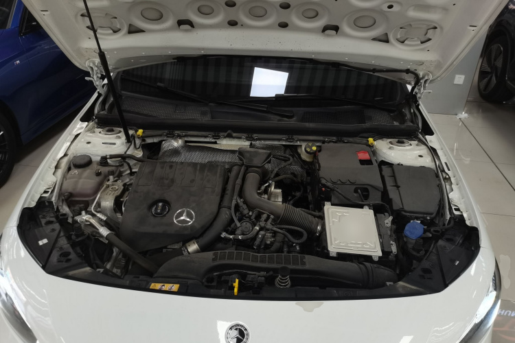 奔驰A级 2022款 改款三 A 200 L 运动轿车时尚型机舱底盘24