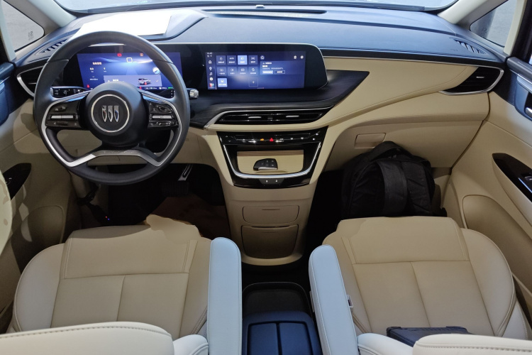 别克GL8新能源 2025款 陆尚 先享版 7座中控内饰12