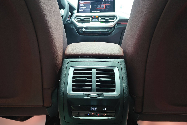 宝马X3 2022款 改款二 xDrive30i 尊享型 M曜夜套装中控内饰7007