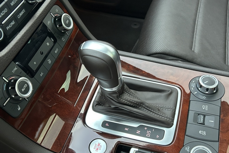 大众 途锐 2015款 3.0TSI 高配型中控内饰7002