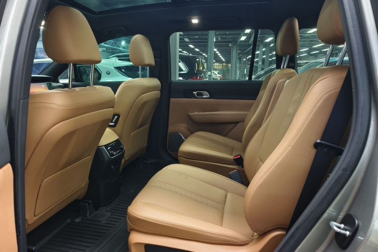 理想汽车 理想ONE 2020款 增程6座版中控内饰7004