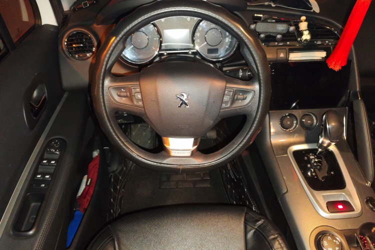 标致3008 2019款 350THP 自动领先版中控内饰13