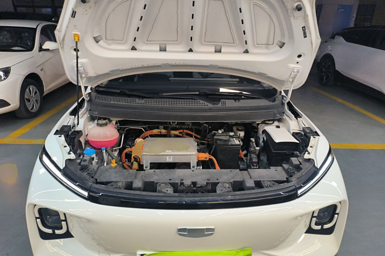 吉利几何E萤火虫 2024款 301km 流光机舱底盘24