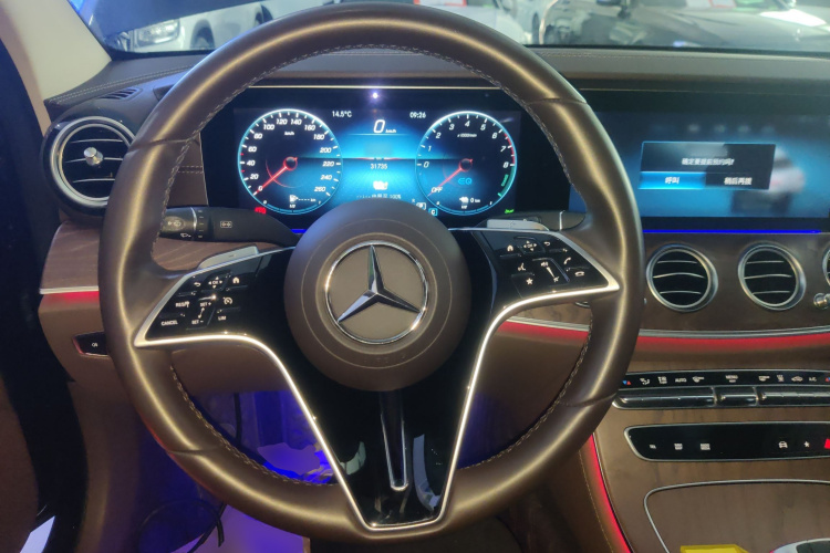 奔驰E级新能源 2022款 E 350 e L 插电式混合动力轿车局部细节13