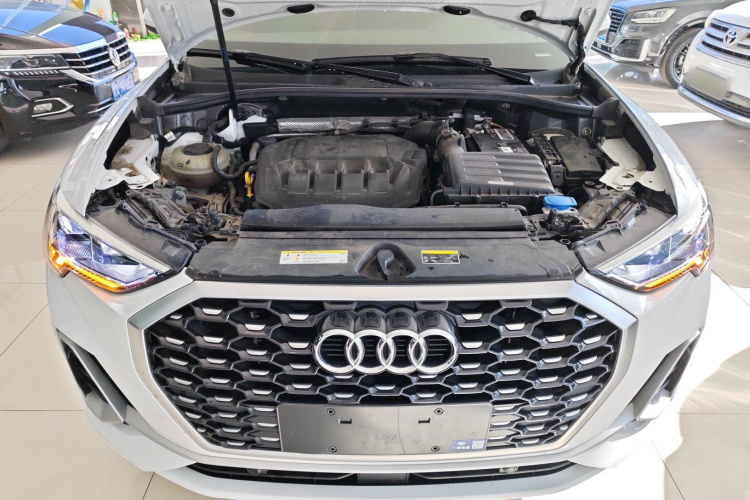 奥迪Q3 Sportback 2020款 40 TFSI 时尚型机舱底盘24