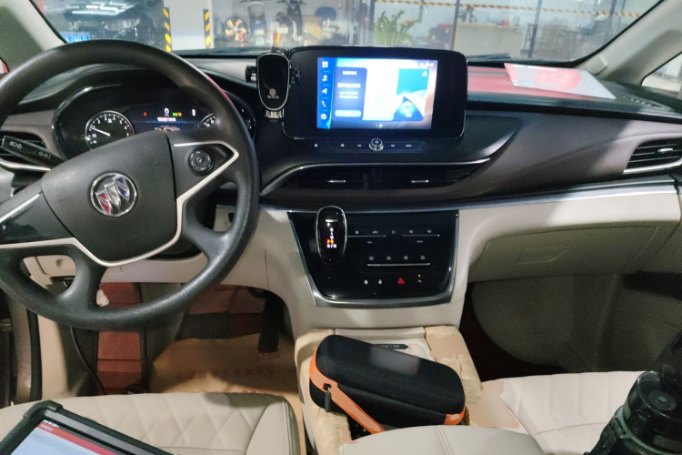 别克GL8 2020款 陆上公务舱 652T 舒适型中控内饰7002