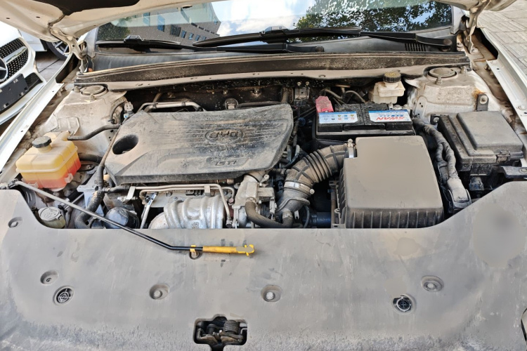 比亚迪 秦Pro 2020款 超越版 1.5TI 自动旗舰型机舱底盘24