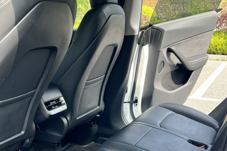 特斯拉 Model Y 2021款 长续航全轮驱动版中控内饰7003