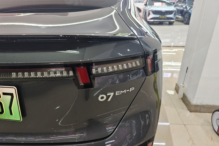领克07 2024款 EM-P 126长续航 Halo车身外观9