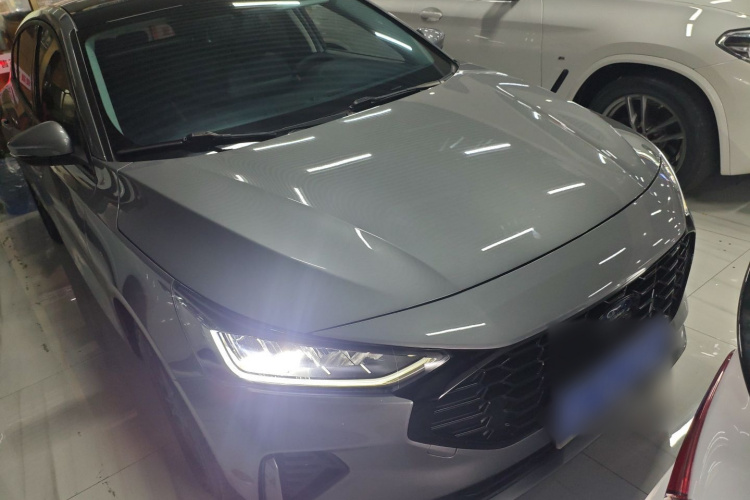 福特 福克斯 2022款 两厢 EcoBoost 180 自动竞速版车身外观3