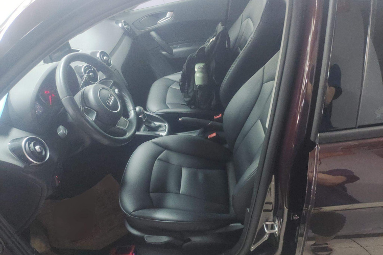 奥迪A1 2014款 30 TFSI Sportback时尚型局部细节19