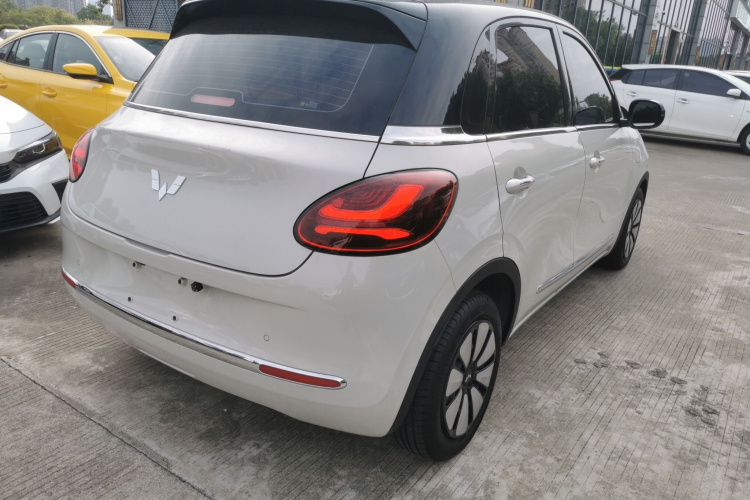 五菱汽车 五菱缤果 2023款 333km 灵犀互联+款车身外观7