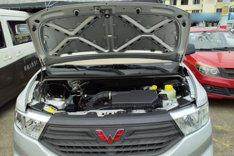 五菱汽车 五菱宏光V 2022款 1.5L劲取版电动助力LAR机舱底盘24