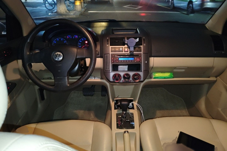 大众 Polo 2009款 劲情 1.6L 自动风尚版中控内饰7002