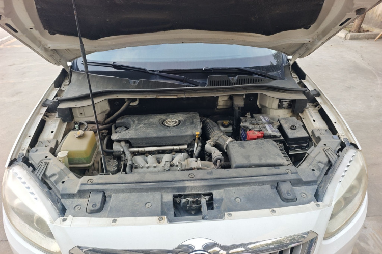 中华V5 2012款 1.5T 自动两驱运动型机舱底盘24